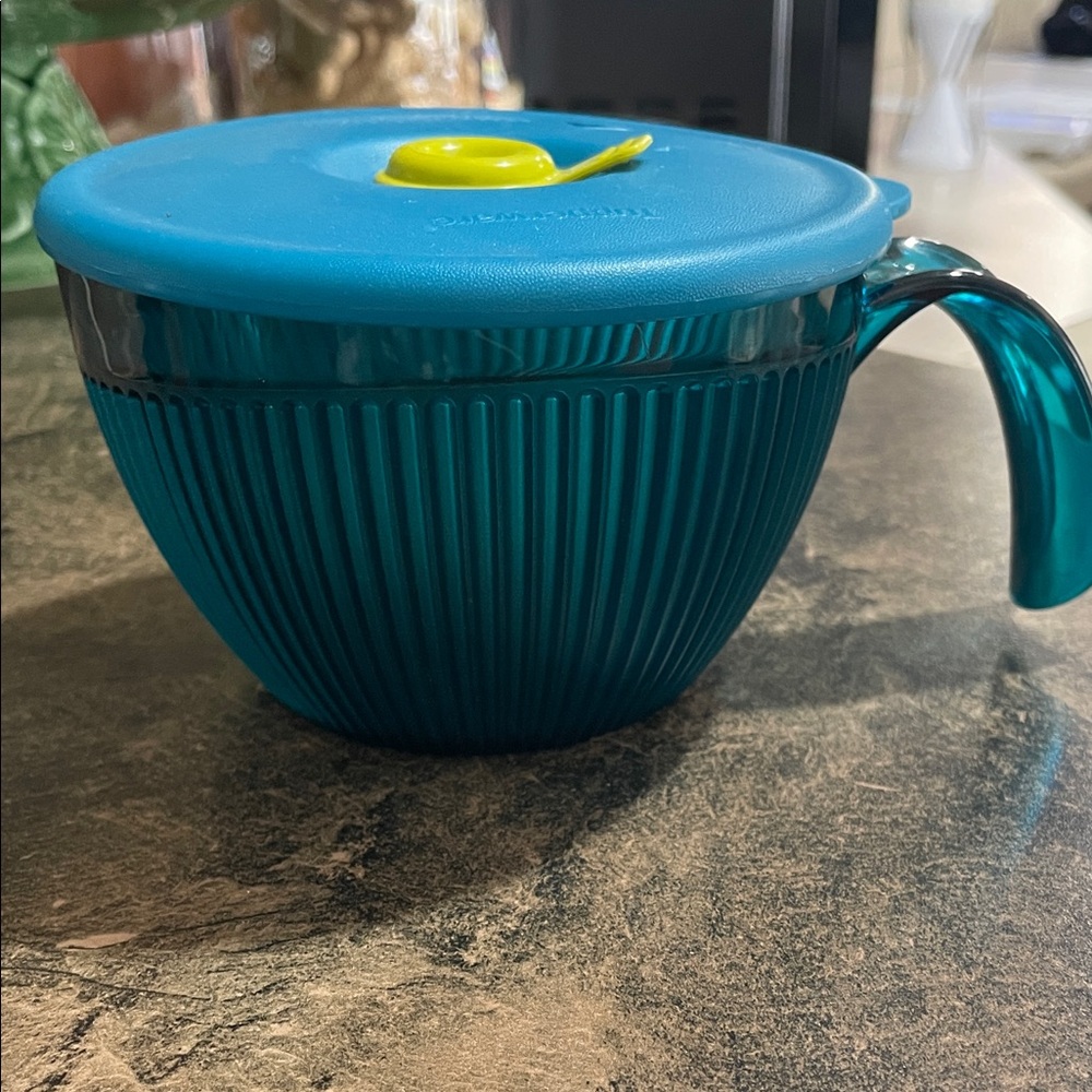 Tupperware Vent and Serve